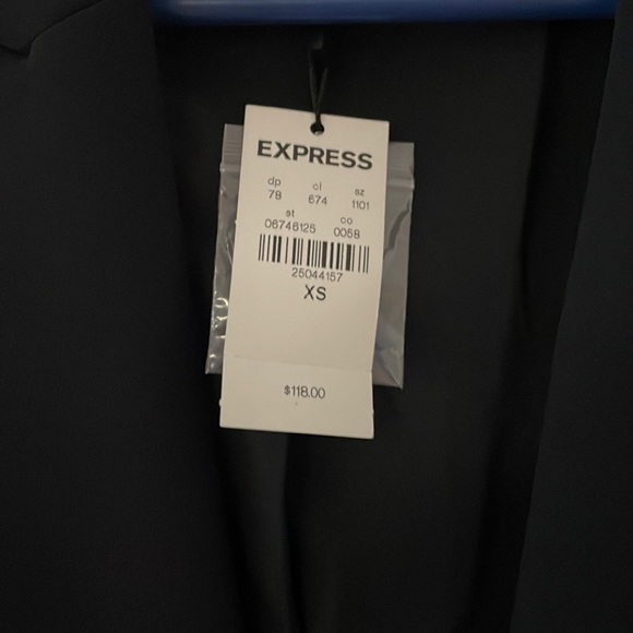 EXPRESS BLACK CROP ONE BUTTON BLAZER - Picture 4 of 5